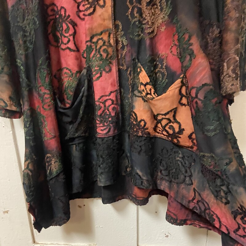 Blk/O/G Flrl Cowl Top<br />
Blk/O/G<br />
Size: 2X R$99