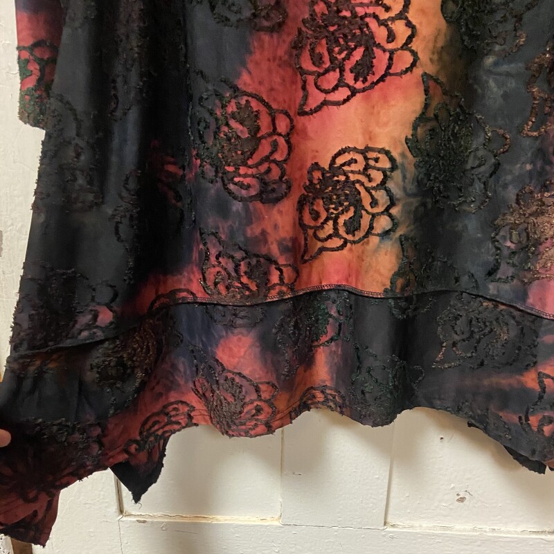 Blk/O/G Flrl Cowl Top<br />
Blk/O/G<br />
Size: 2X R$99