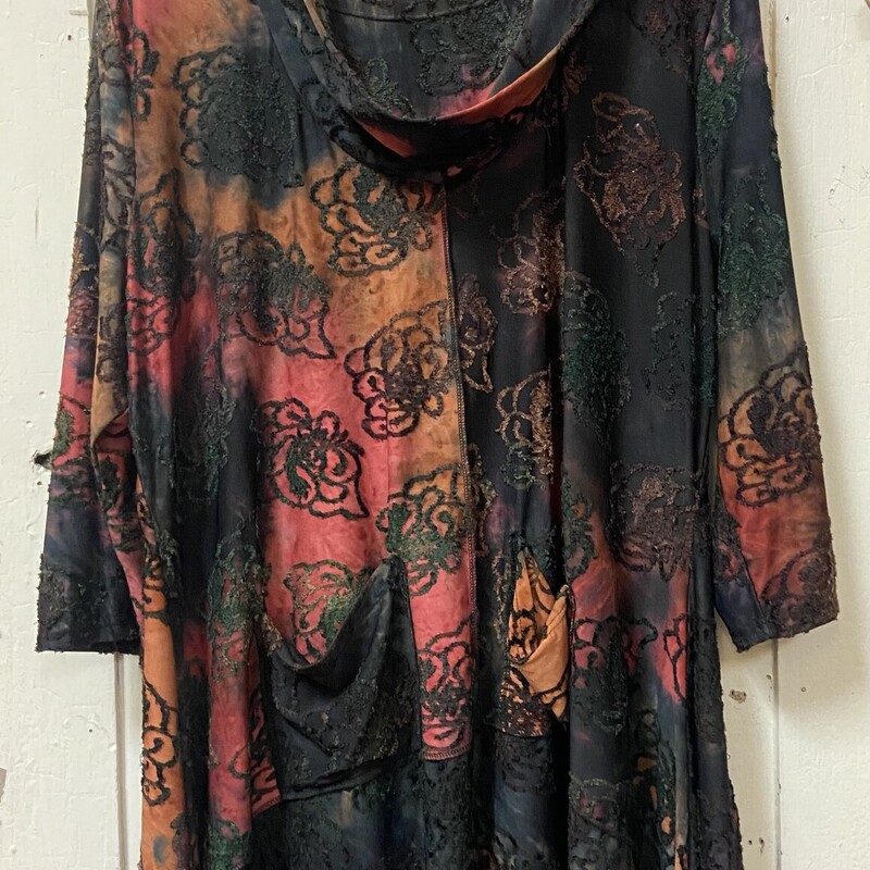 Blk/O/G Flrl Cowl Top<br />
Blk/O/G<br />
Size: 2X R$99