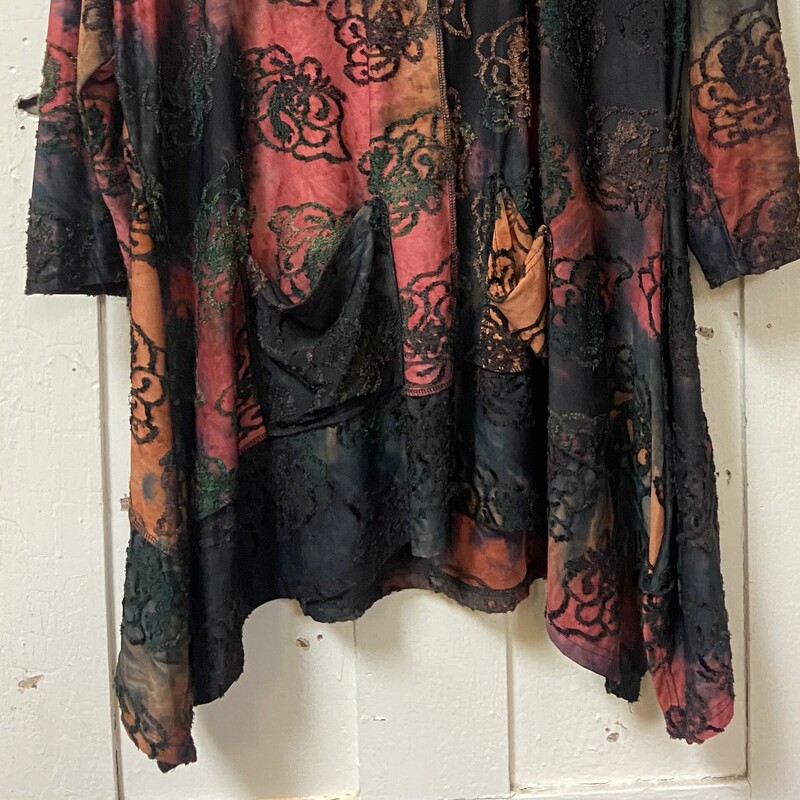 Blk/O/G Flrl Cowl Top<br />
Blk/O/G<br />
Size: 2X R$99