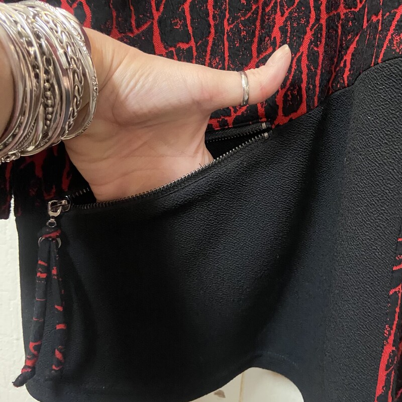 Blk/Rd Pat Top<br />
Blk/Red<br />
Size: 3X R$79