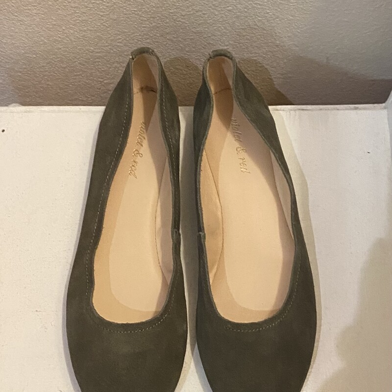 EUC Gn Suede Flat<br />
Green<br />
Size: 7.5 R$79