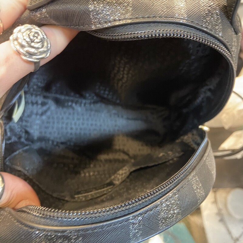 EUC Bk/S Bckpck Purse
Blk/Slv
Size: R $268