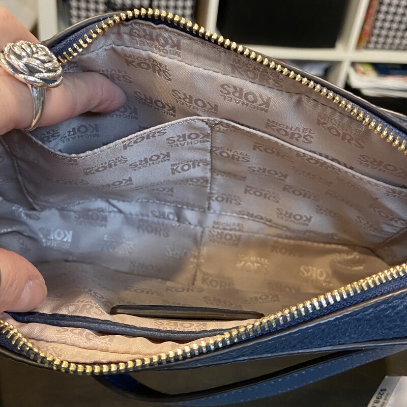 NWT Nvy Lther Grm Purse<br />
Navy<br />
Size: R $298