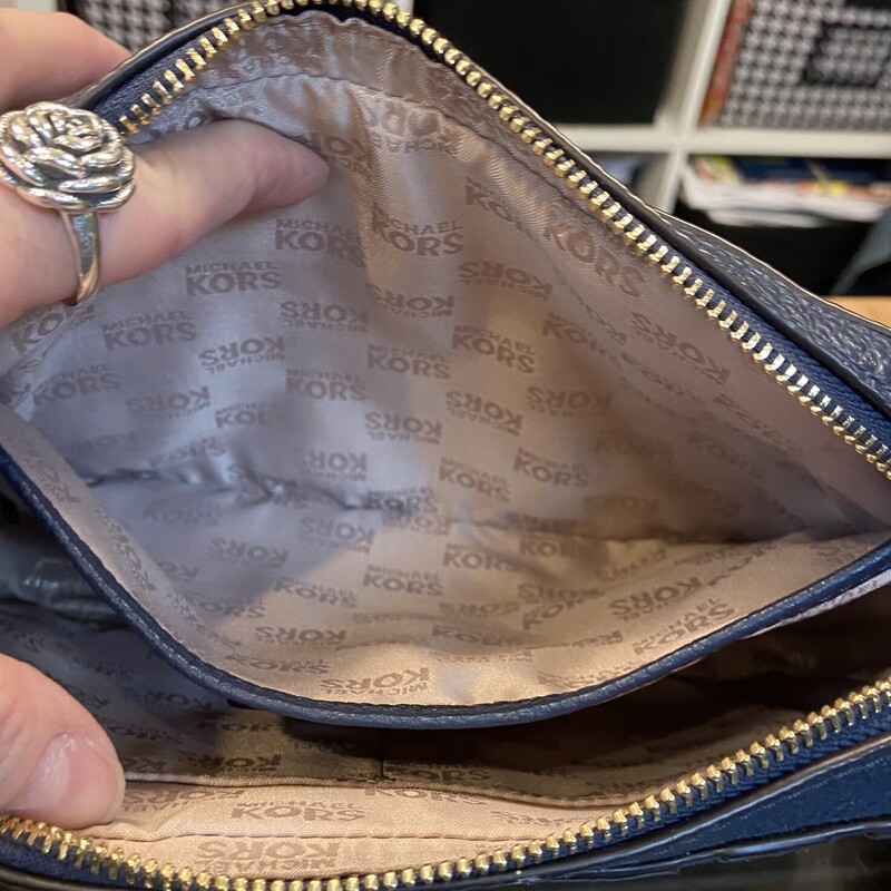 NWT Nvy Lther Grm Purse<br />
Navy<br />
Size: R $298