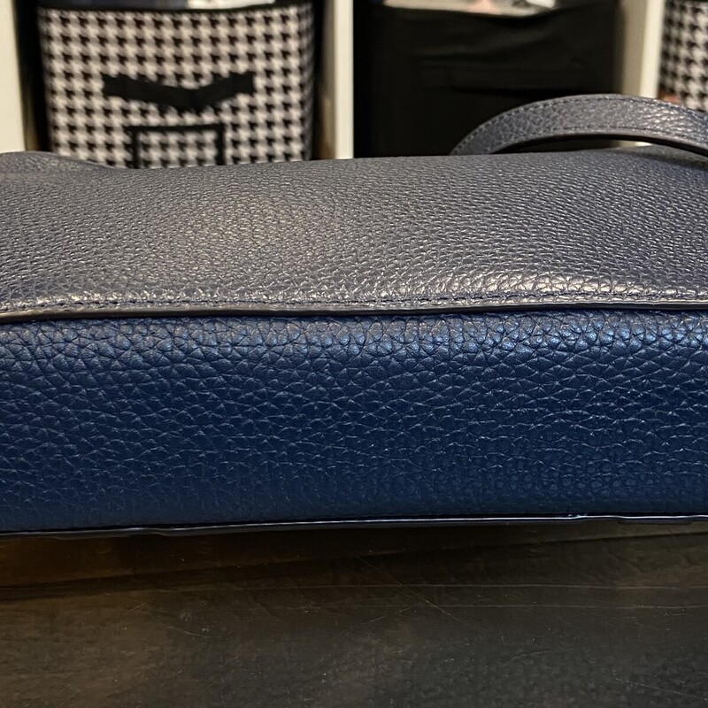 NWT Nvy Lther Grm Purse
Navy
Size: R $298