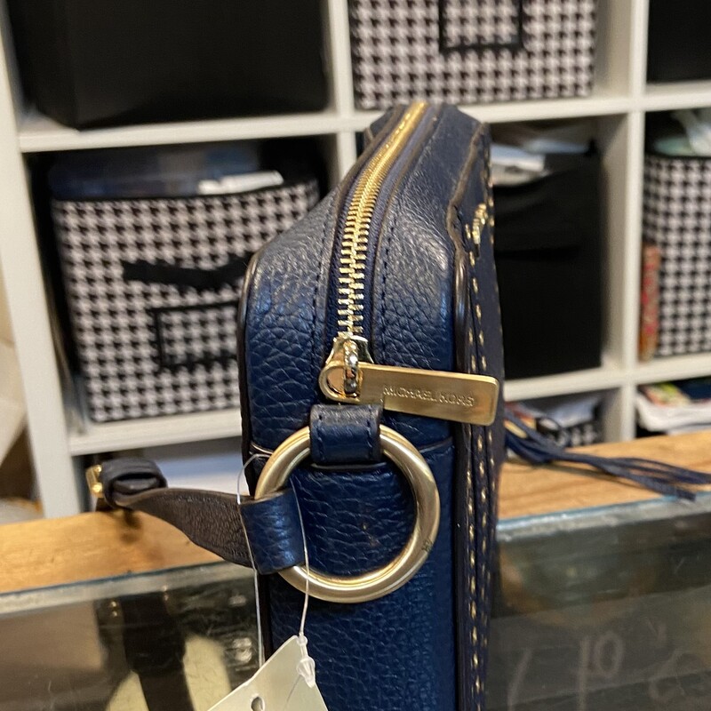 NWT Nvy Lther Grm Purse<br />
Navy<br />
Size: R $298