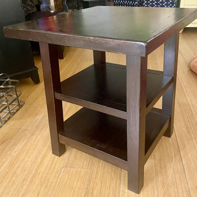 Table Accent Pottery Barn, Dark Wood, Size: 21x24x25
2 Shelves

Matching table available.