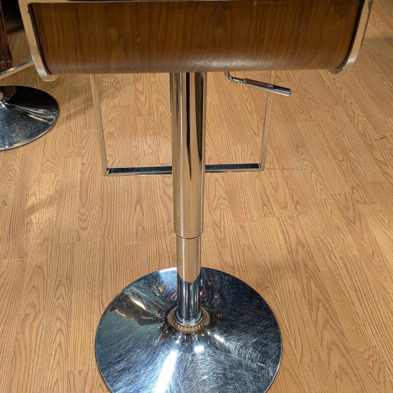 Chrome & Wood Adjustable
16 x 35h
Seat Height 20.5-30.5
