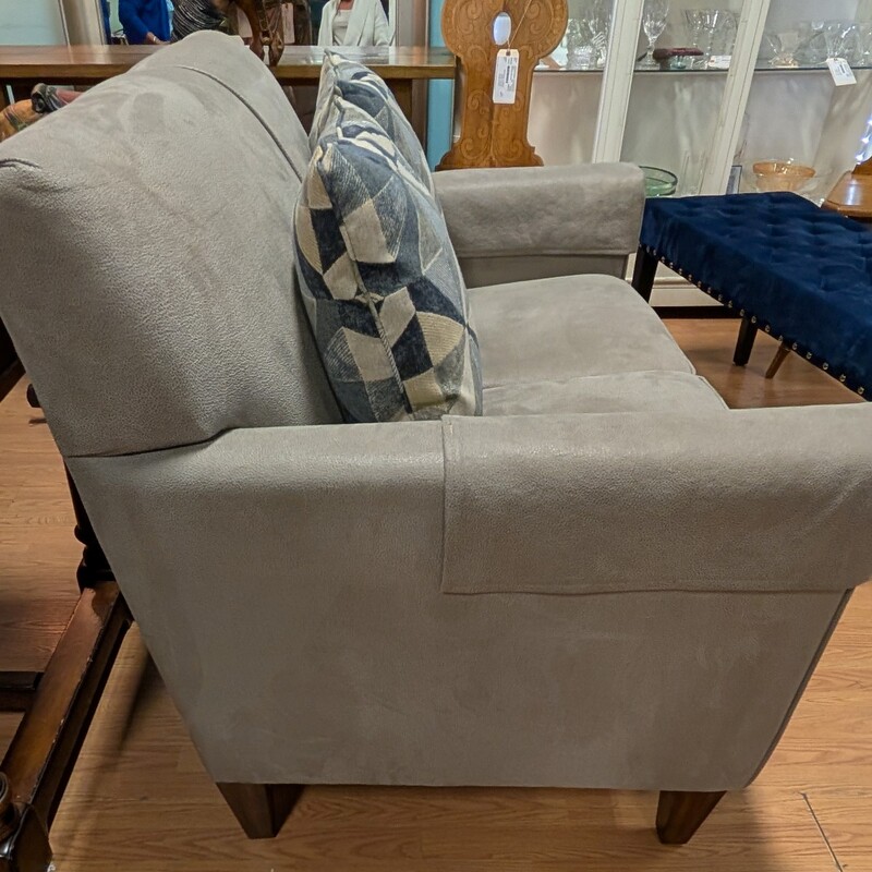 Flexsteel Digby Loveseat, Taupe, Pillows
54 x 34 x 35h