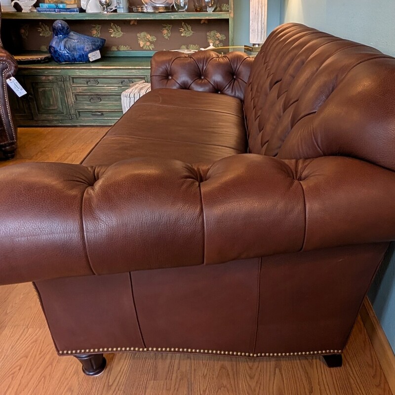 Hancock & Moore Leather, Tufted, Studs
90 x 37 x 34h
