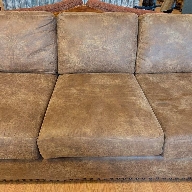 Mayo Palance Leather, Brown Studs
91 x 42 x 37h