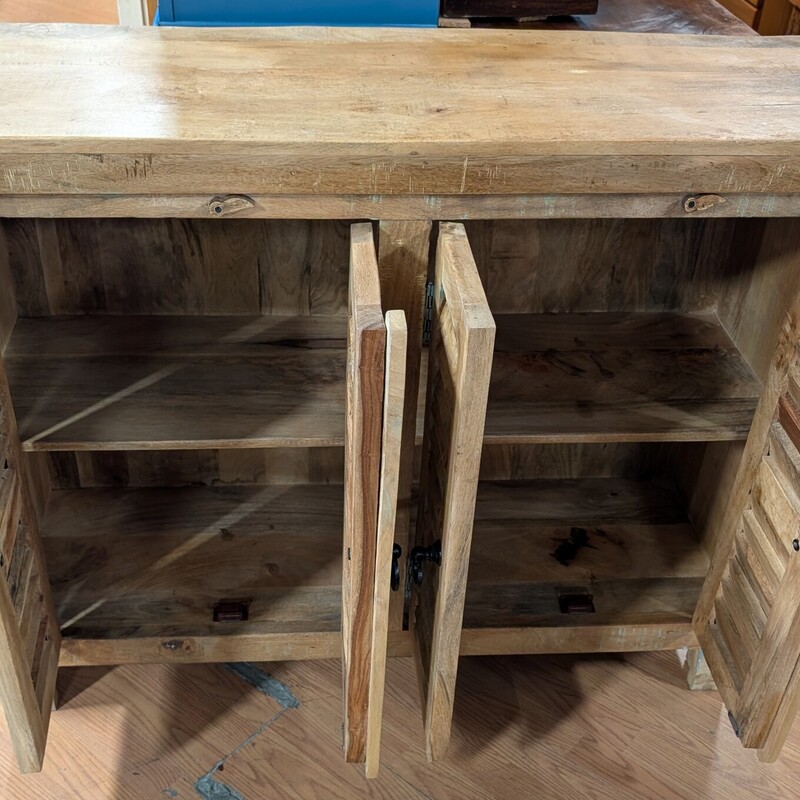 Shabby Chic Painted, Louvered, 4 Doors<br />
46 x 16 x 36h