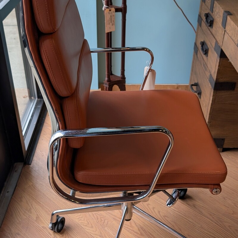 Leather Modern Office, RUST, Chrome<br />
23 x 22 x 44h