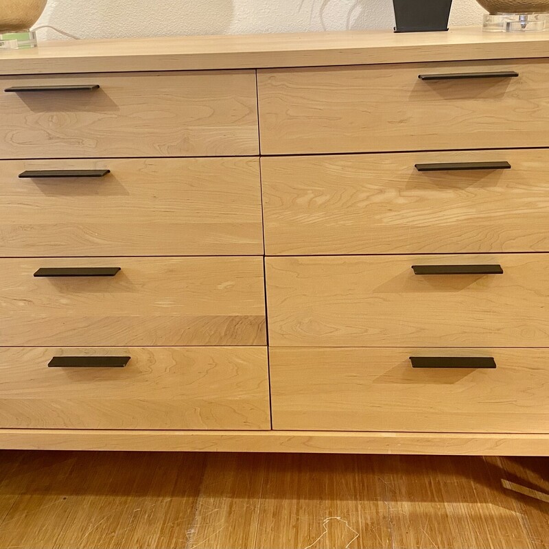 Dresser Room & Board, 8 Drawers, Size: 56x21x38