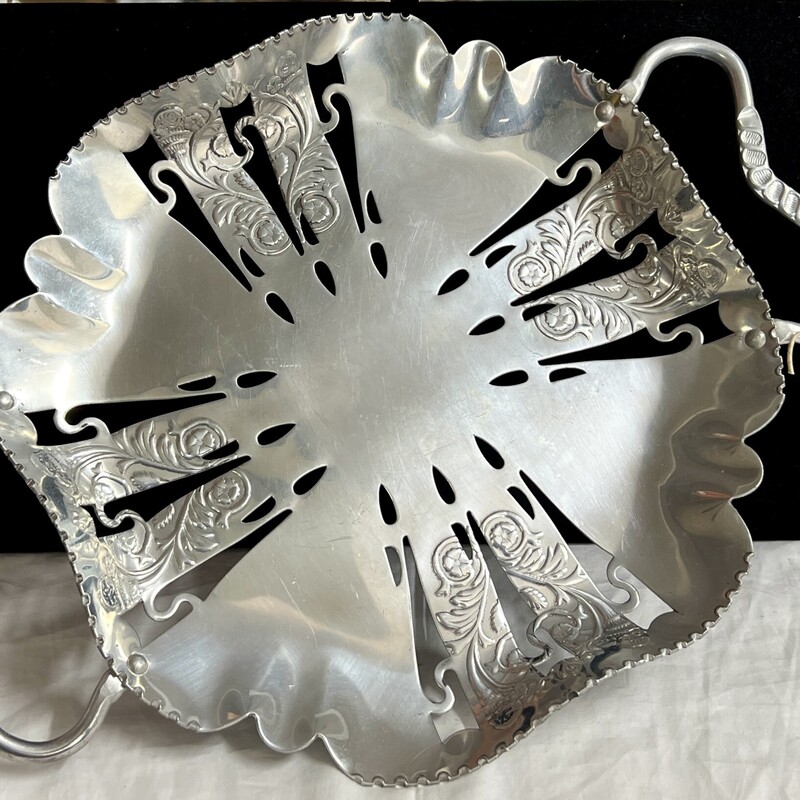 Tray Hammered Aluminum, Vintage, Size: 13x7