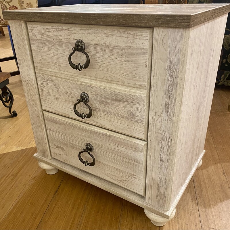 Nightstand Ashley Furniture, Light Wood, Size: 24x16x26

Matching 6 Drawer Dresser and Queen Platform Bed Available.