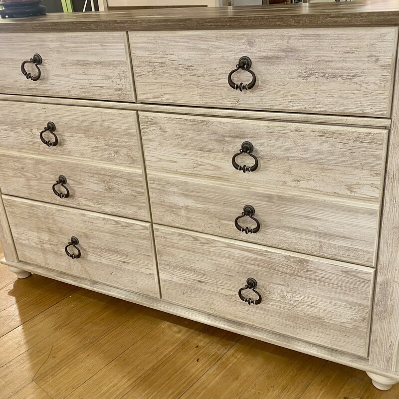 Dresser Ashley Furniture, 6 Drawer, Light Wood,
Size: 61x16x41

Matching Nightstand and Queen Platform Bed Available.