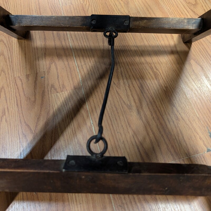 Vintage Sutton Folding, MCM, Leather<br />
16 x 16 x 20h