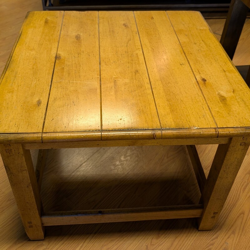 Ridged Top Side, Light Stain
30 x 30 x 22.5h