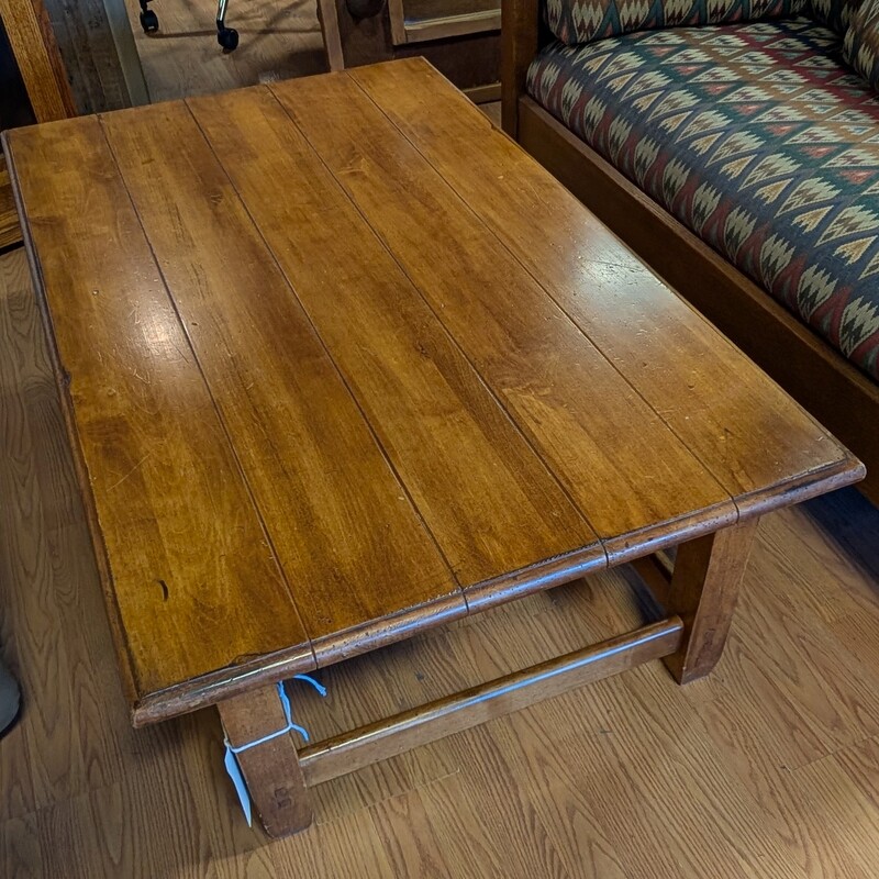 Ridged Top Coffee, Light Stain
50 x 30 x 17h