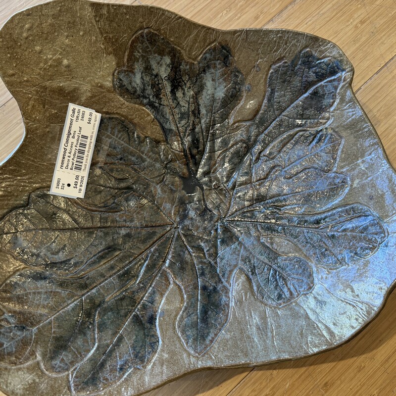Bowl Pottery Footed Leaf,
Size: 15Rx5H