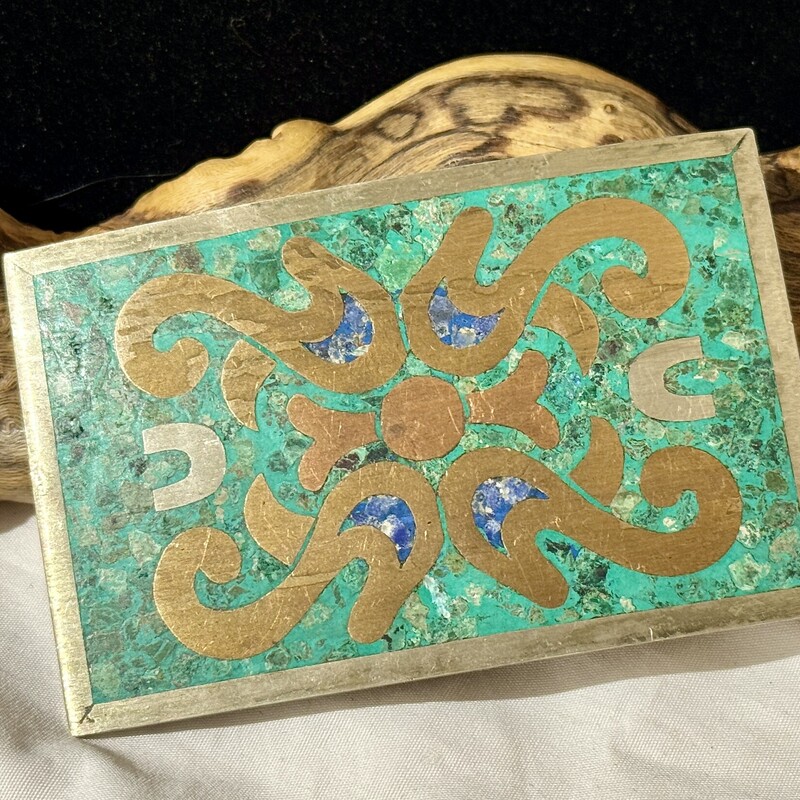 Belt buckle with inlay mix metals