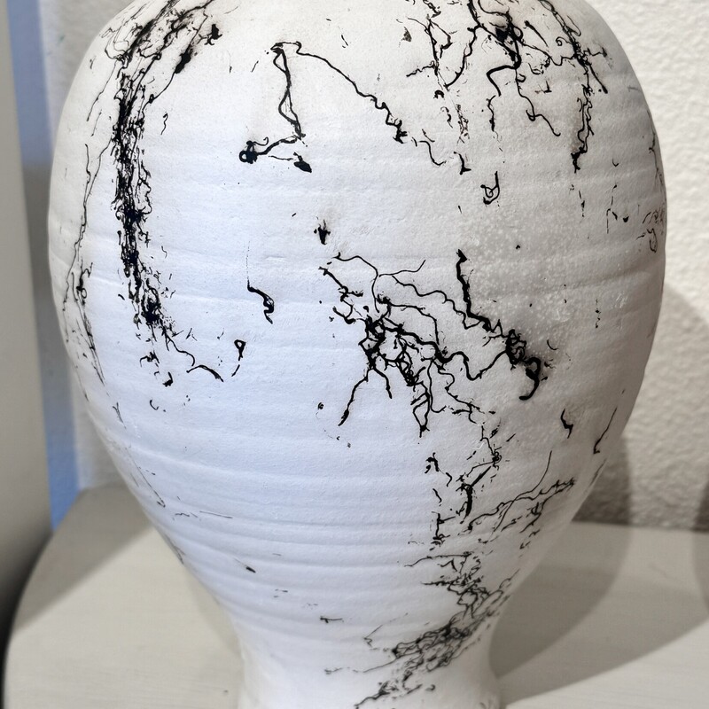 Vase Horsehair B Johnson, Raku, Size: 10H