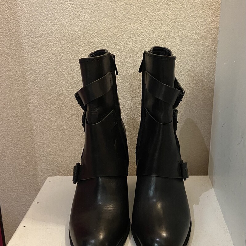 Blk Lther Suede Boot<br />
Black<br />
Size: 7.5 R$94