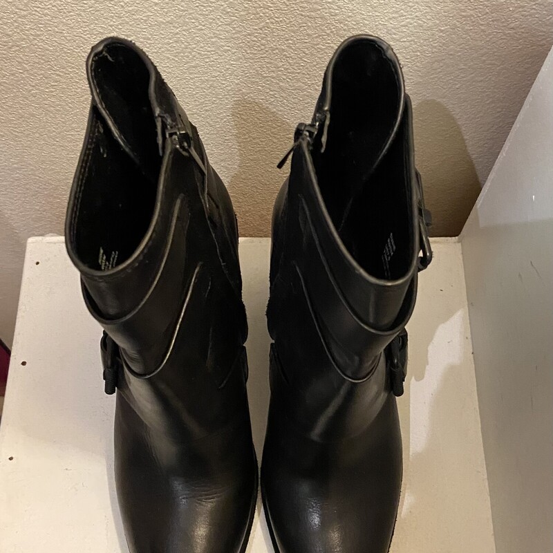 Blk Lther Suede Boot<br />
Black<br />
Size: 7.5 R$94