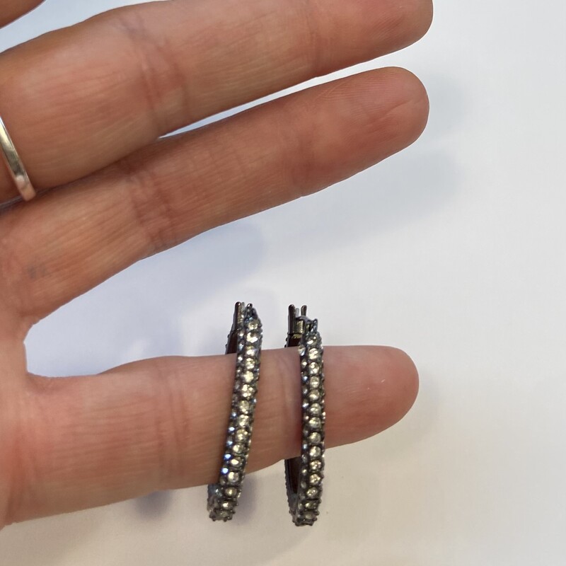 GM/Gem Oval Hoops<br />
GM/Gem<br />
Size: Earrings