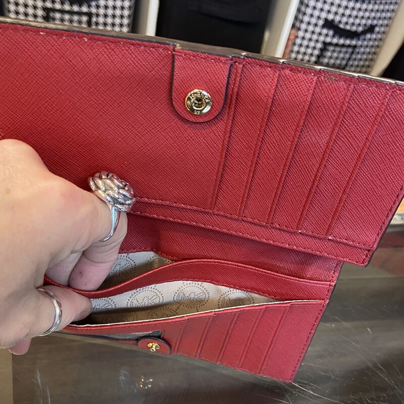 Red Lther Snap Wallet<br />
Red<br />
Size: R $128