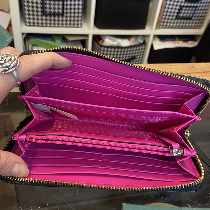 B/W Spade Lher Wallet<br />
Bk/W<br />
Size: R $179