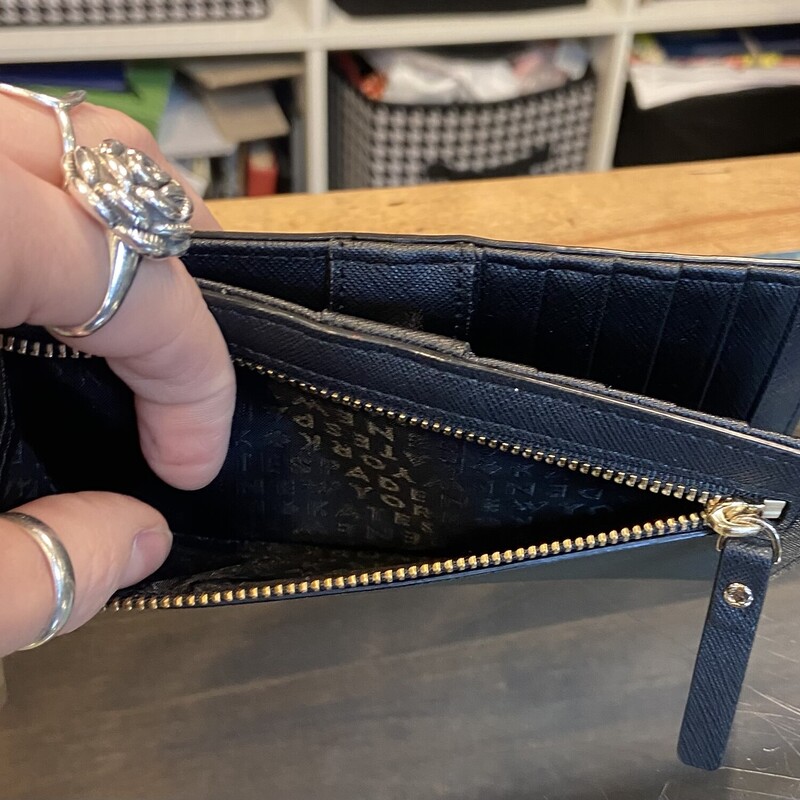 NWT Bk Lthr Wallet<br />
Black<br />
Size: R $118