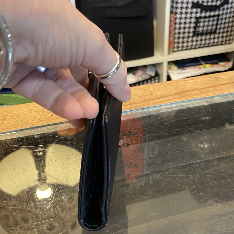 NWT Bk Lthr Wallet<br />
Black<br />
Size: R $118