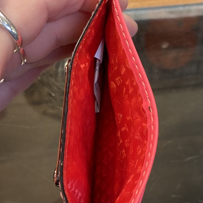 Coral Lther Id Case
Coral
Size: R $83