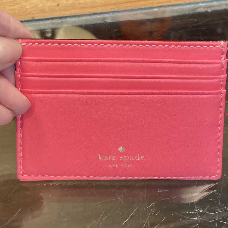 Coral Lther Id Case<br />
Coral<br />
Size: R $83