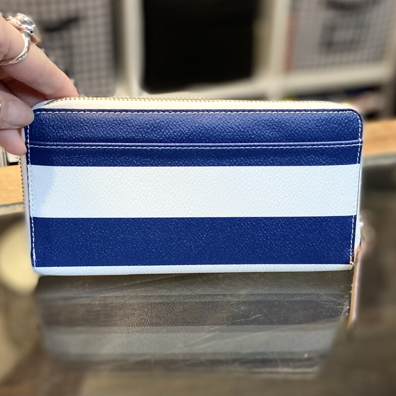 NEW Nvy/W Stripe Wallet<br />
Nvy/W<br />
Size: R $179
