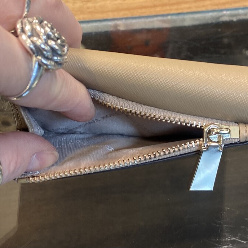 T/Gd Lther Snap Wallet
Tan/G
Size: R $127