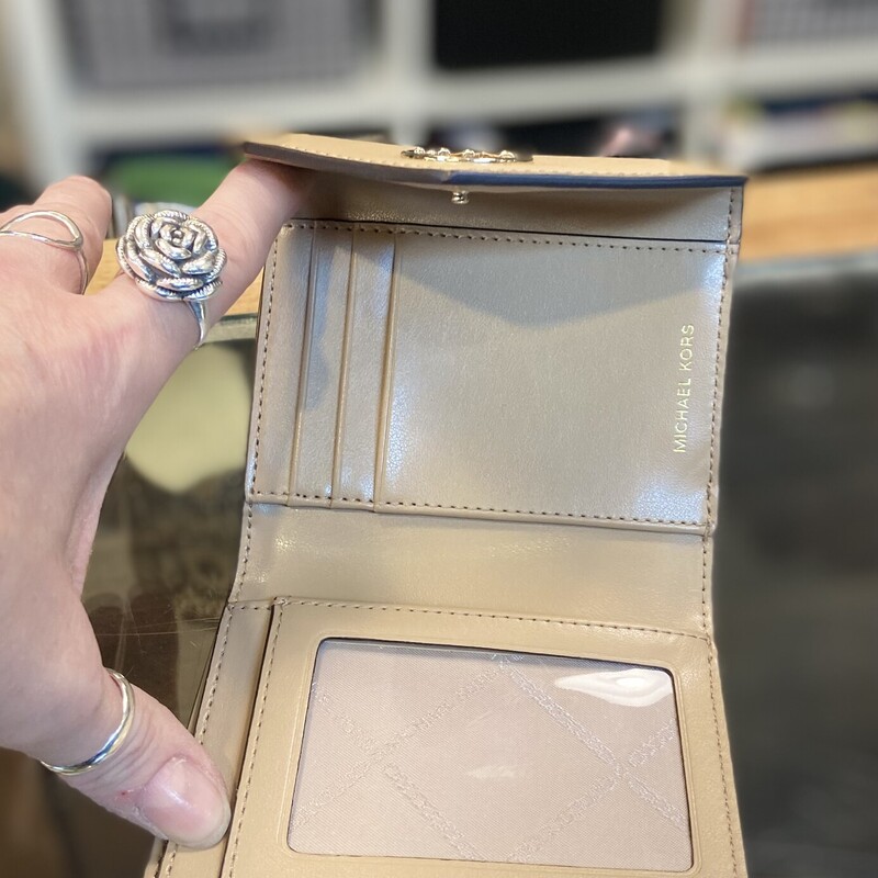 T/Gd Lther Snap Wallet
Tan/G
Size: R $127