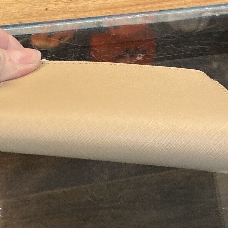 T/Gd Lther Snap Wallet<br />
Tan/G<br />
Size: R $127