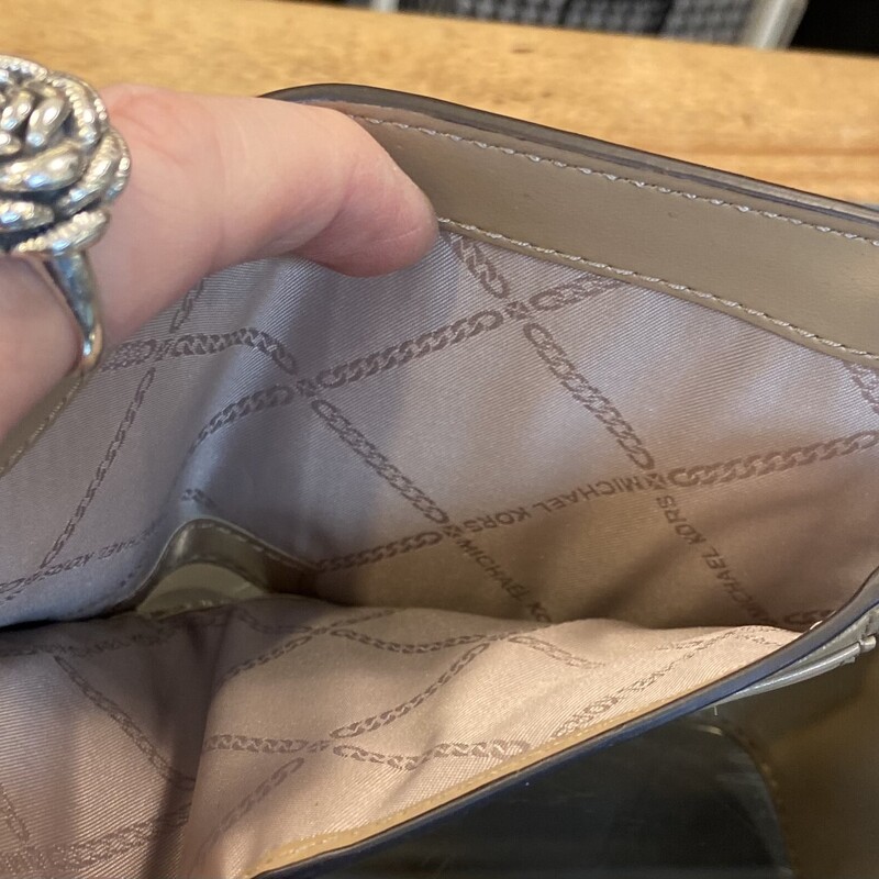 T/Gd Lther Snap Wallet<br />
Tan/G<br />
Size: R $127