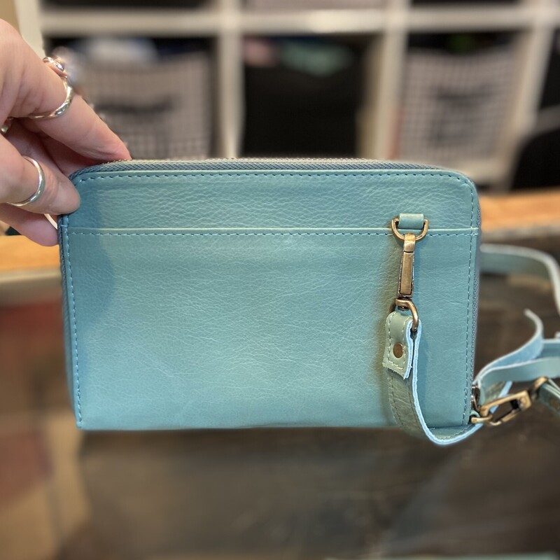 Grn Blue Lther Crssbody<br />
Grn Blue<br />
Size: R $138