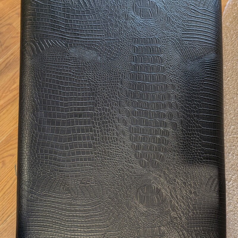 Faux Gator Stainless, Black<br />
26 x 16 x 18h