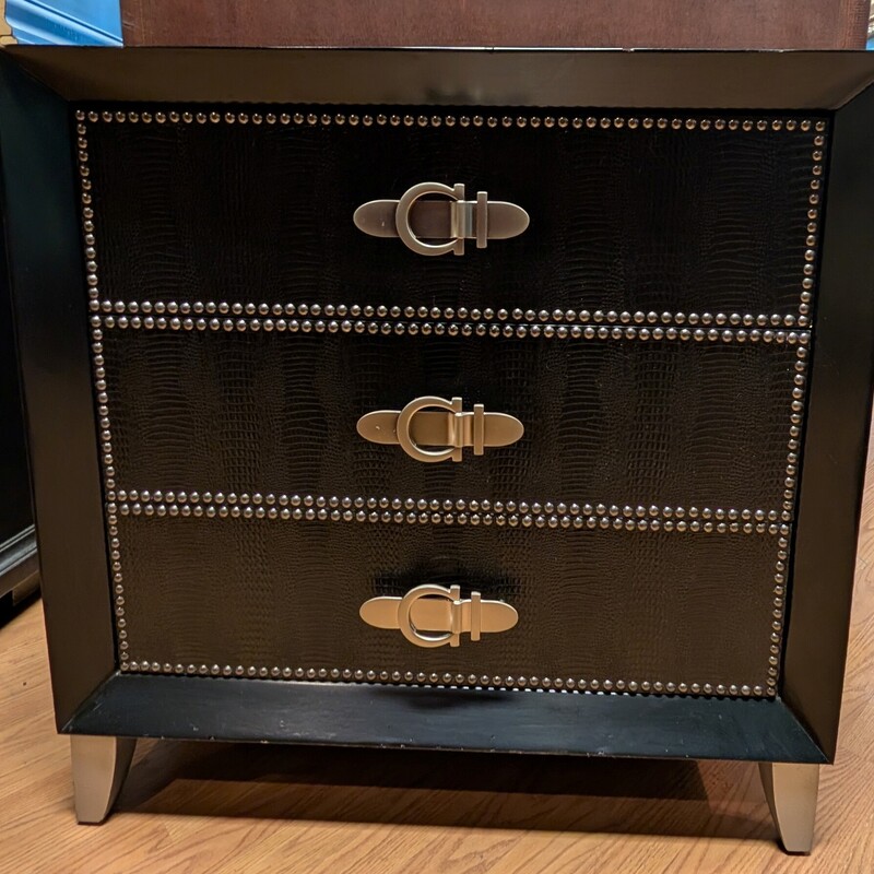 Hooker Studded Belt Pulls, Black, 3 Drawer
32 x 18 x 32h