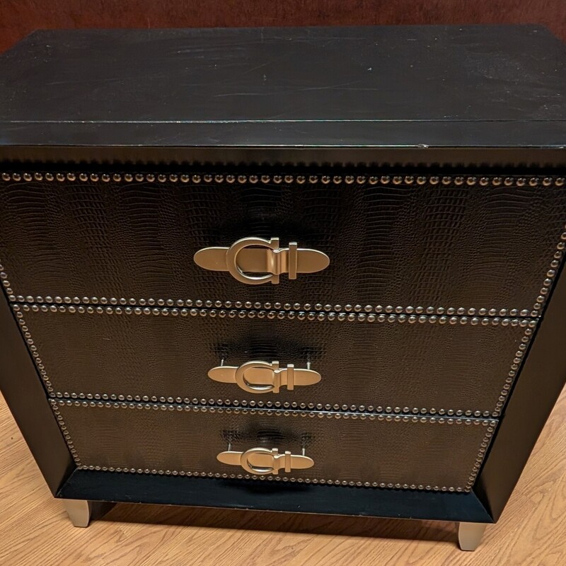 Hooker Studded Belt Pulls, Black, 3 Drawer<br />
32 x 18 x 32h