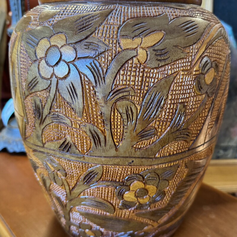 Beautiful carved wood Vase
Size: 11x13