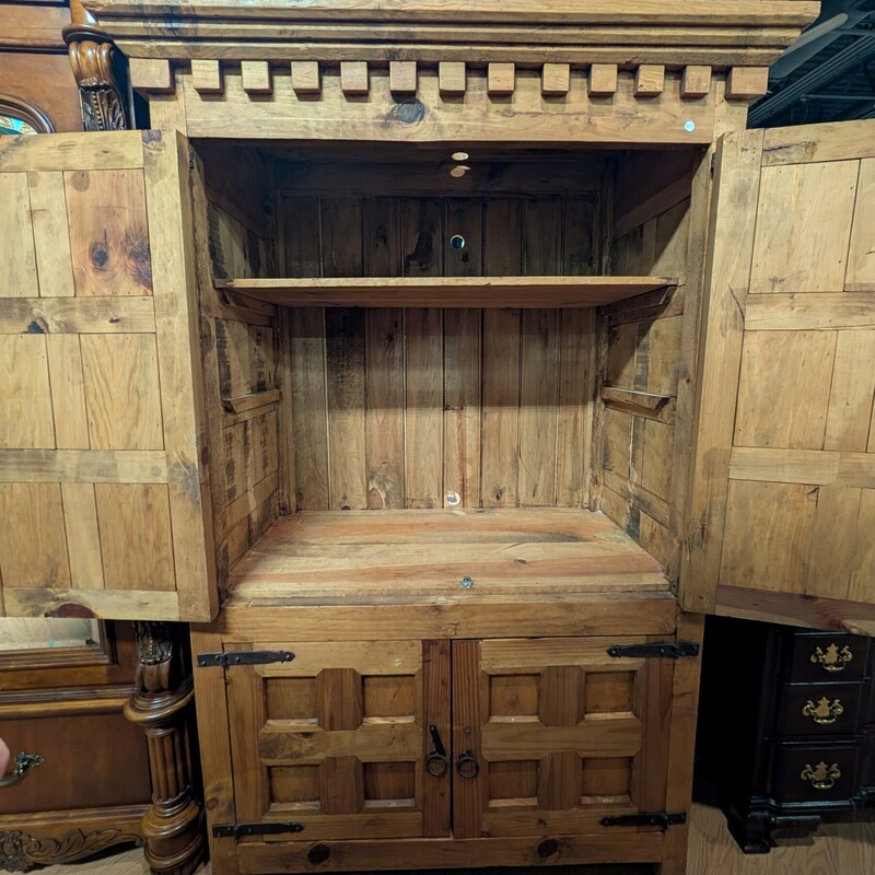 Rustic Pine Armoire, LtStn, 4 Door<br />
53 x 26.5 x 79h