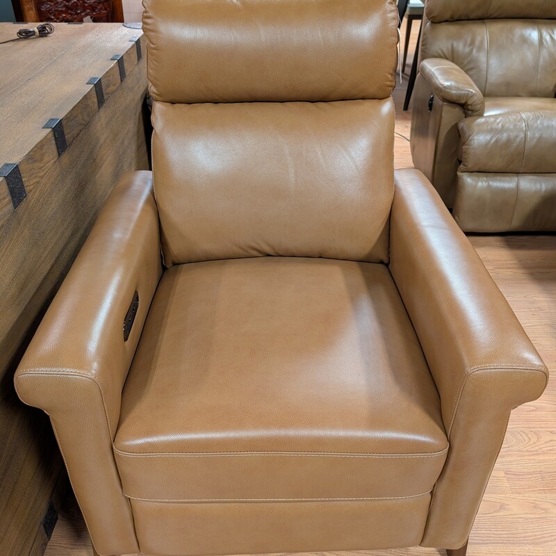 Camilo Leather Recliner, Wood, Powered<br />
32 x 31 x 40h<br />
18in Wall Clearance<br />
63in Fully Extended