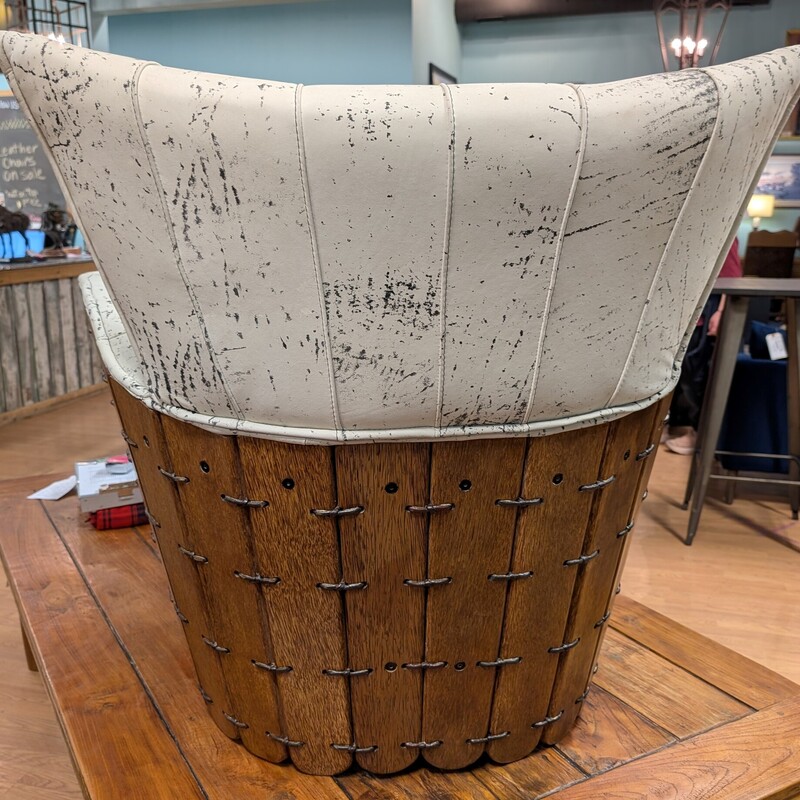 Moorea Armchair PGMR001, Leather, Cream<br />
41 x 28 x 38.50h